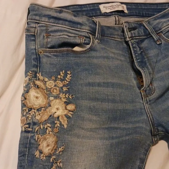 Abercrombie & Fitch jeans with embroidery - Picture 8 of 17